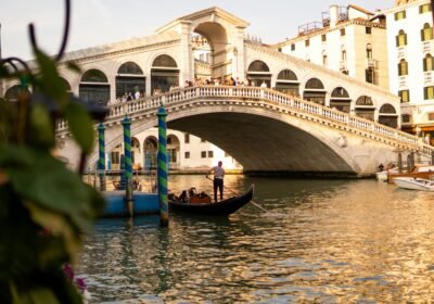 Ponte di Rialto in Venice: The Heartbeat of the Grand Canal